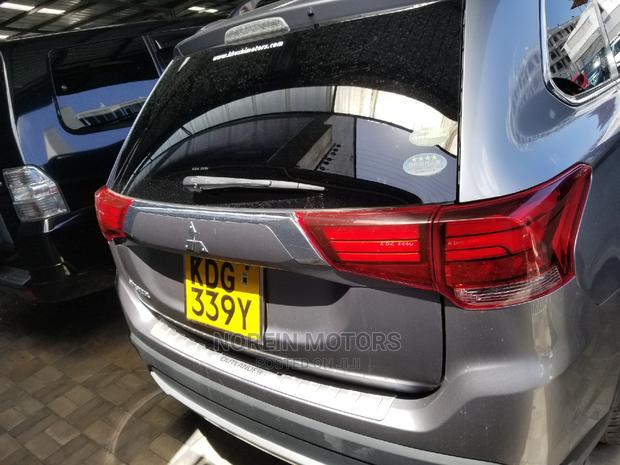 Mitsubishi Outlander 2015 Silver: Premium SUV for the Modern Family