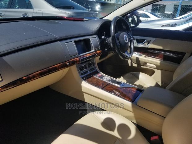 Purple Jaguar XF 35t R-Sport AWD 2016 - Premium All-Wheel Drive