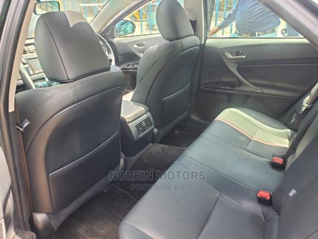 2016 Toyota Mark X Black: Sleek Sedan for Purchase