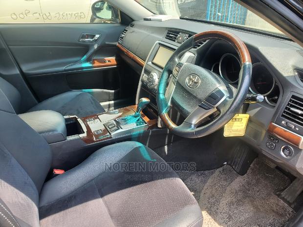 Pre-Owned 2016 Toyota Mark X Black - Stylish & Spacious