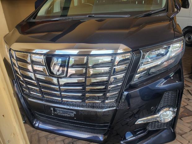 2016 Toyota Alphard Black: Black Edition, Luxury Sedan