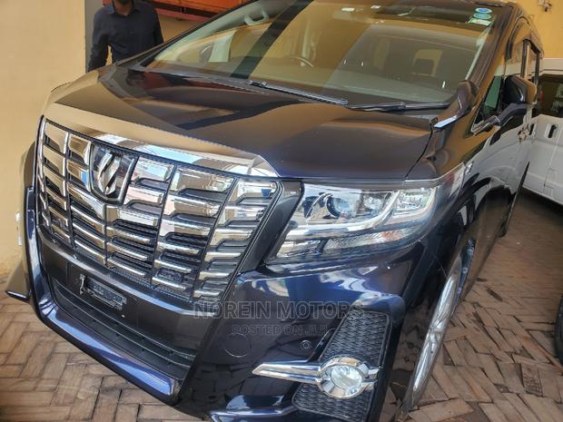 2016 Toyota Alphard Black: Black Edition, Luxury Sedan