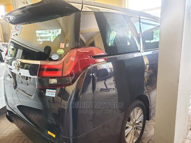 2016 Toyota Alphard Black: Black Edition, Luxury Sedan