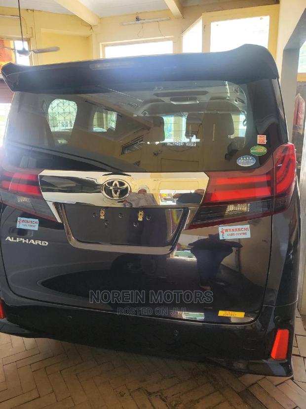 2016 Toyota Alphard Black: Black Edition, Luxury Sedan