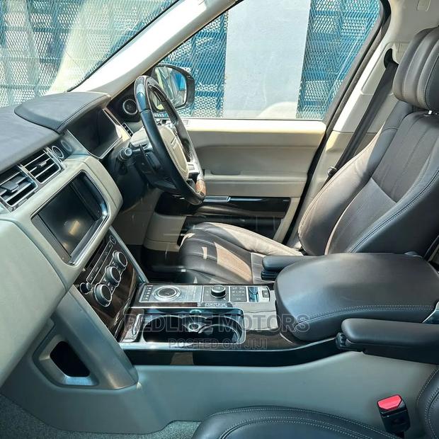 2016 Land Rover Range Rover Vogue: Black Edition