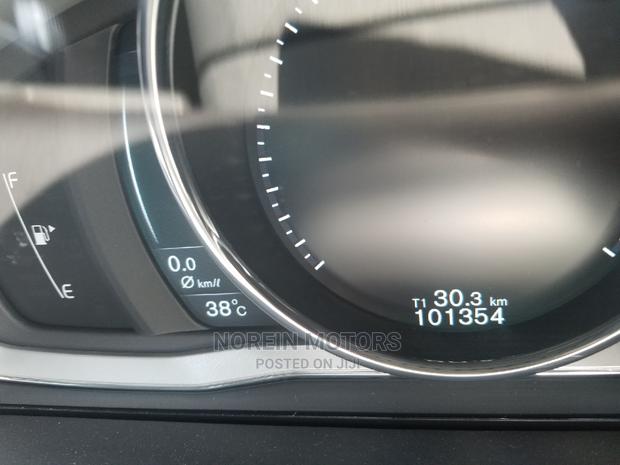 Black 2015 Volvo XC60 T5 FWD - A Stylish SUV for Your Journey
