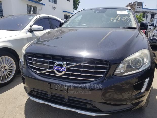 Black 2015 Volvo XC60 T5 FWD - A Stylish SUV for Your Journey