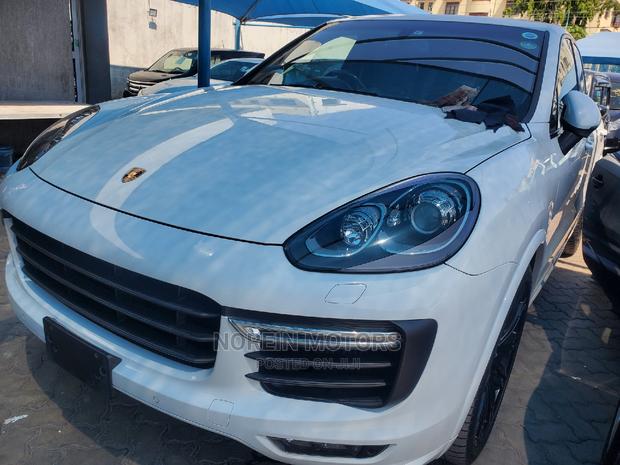 2016 Porsche Cayenne in White: Pre-owned SUV for Purchase