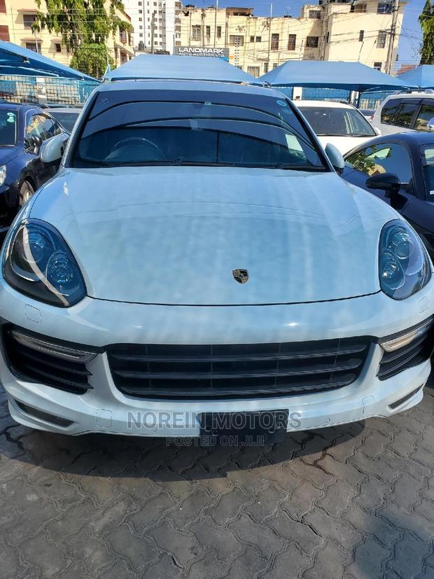 2016 Porsche Cayenne in White: Pre-owned SUV for Purchase