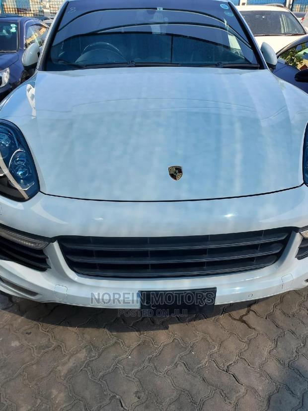 2016 Porsche Cayenne in White: Pre-owned SUV for Purchase
