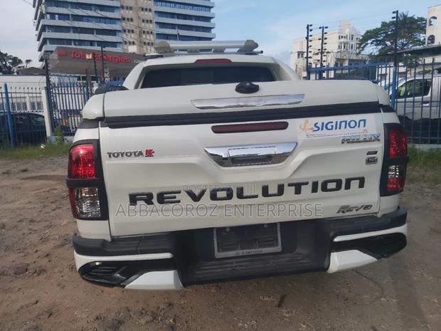 Toyota Hilux 2016 White