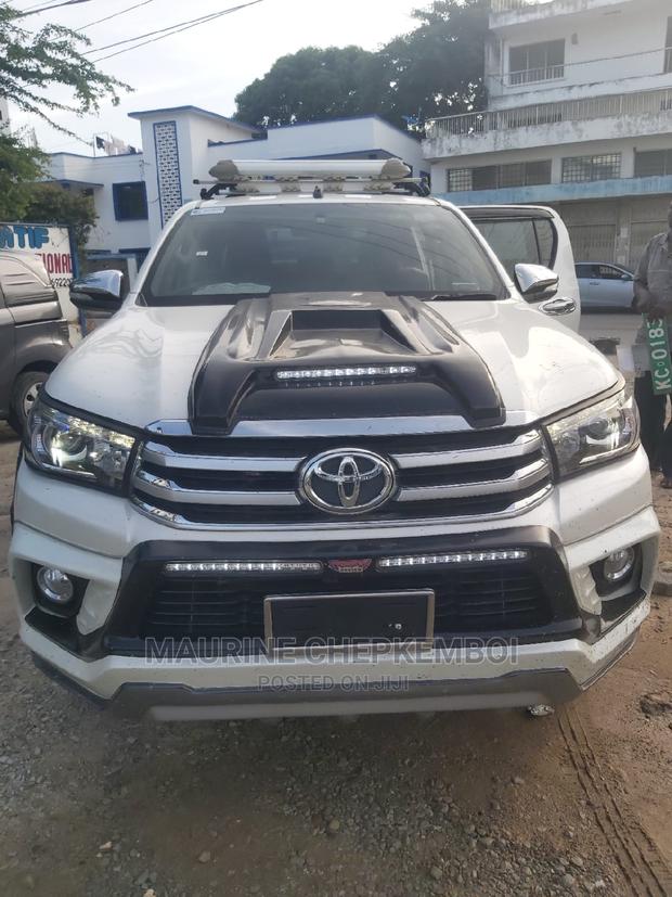 Toyota Hilux 2016 White