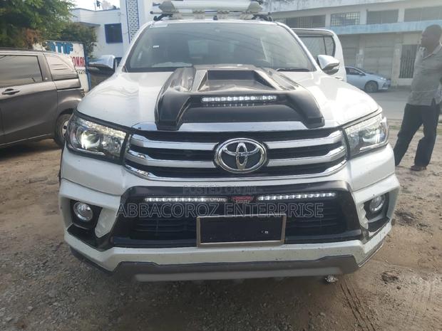 Toyota Hilux 2016 White