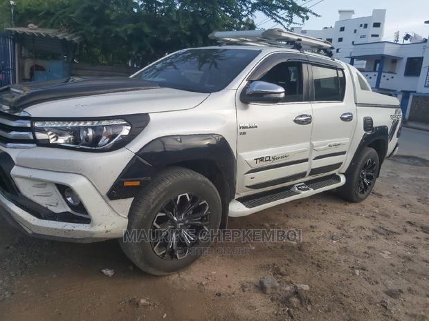Toyota Hilux 2016 White