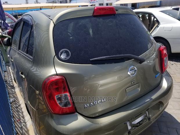 2015 Nissan March: Compact Car, Big on Features