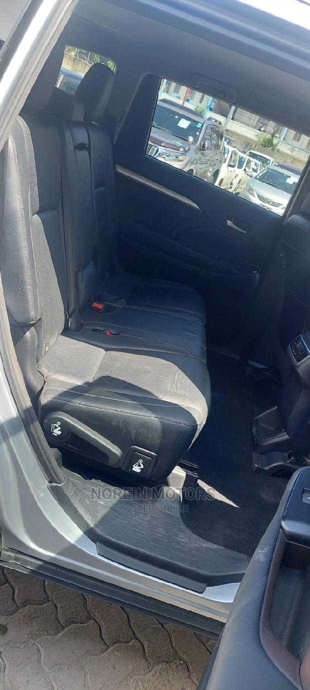 Used 2016 Toyota Kluger in Gray - Spacious and Reliable