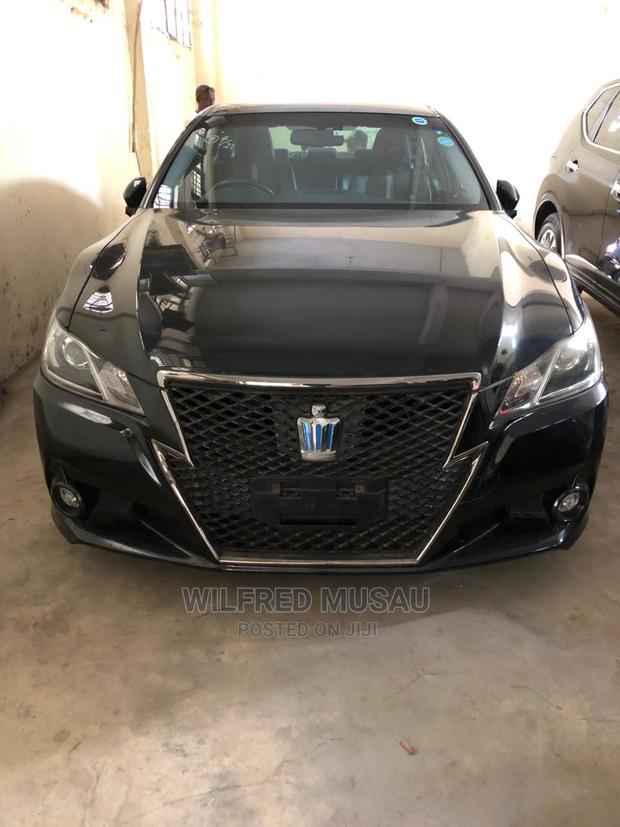 2015 Toyota Crown Black: Blackout Luxury Sedan