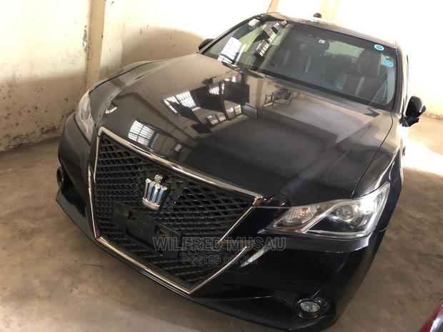 2015 Toyota Crown Black: Blackout Luxury Sedan