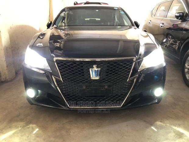 2015 Toyota Crown Black: Blackout Luxury Sedan