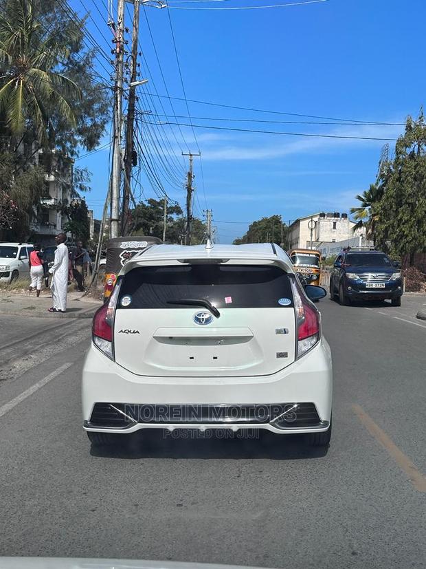 2015 White Toyota Aqua - Used Car Advertisement