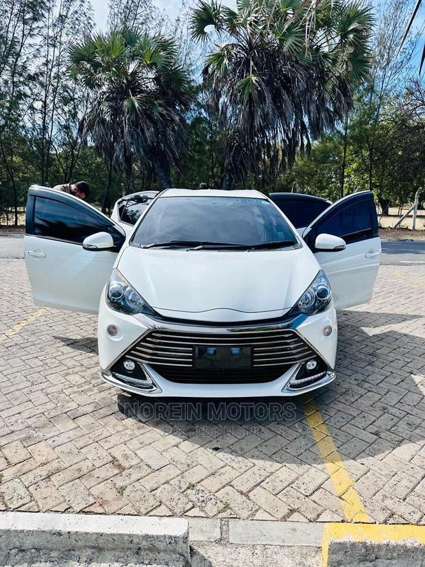 2015 White Toyota Aqua - Used Car Advertisement