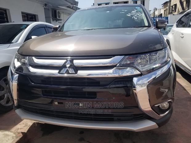 2015 Mitsubishi Outlander in Brown - Luxury and Power in a Brown SUV