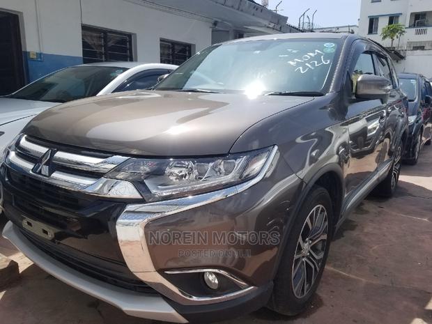2015 Mitsubishi Outlander in Brown - Luxury and Power in a Brown SUV
