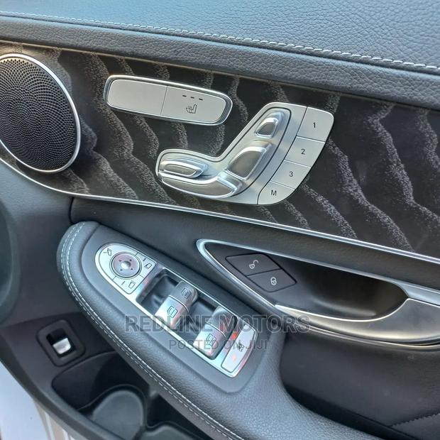 2016 Mercedes-Benz C200 in Pearl: Sophistication & Strength