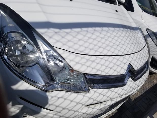 Citroen C3 2015: Affordable White Compact Car