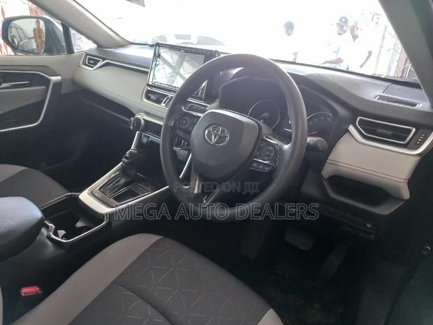 2020 Toyota RAV4 Gray - Enhance Your Driving Experience