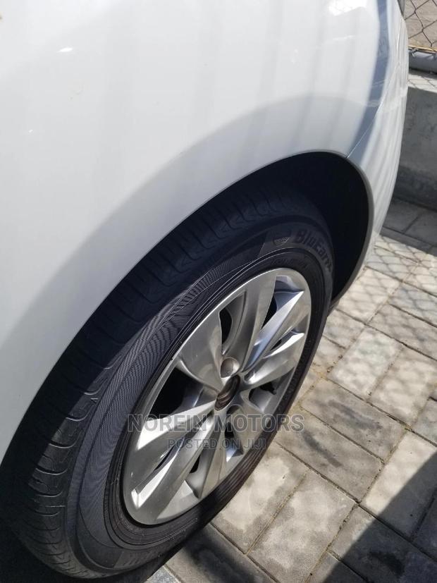 Citroen C3 2015: Affordable White Compact Car