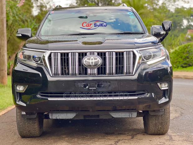 2015 Land Cruiser Black - Premium SUV with Off-Road Capability