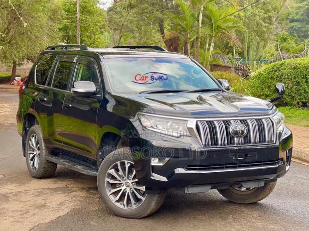 2015 Land Cruiser Black - Premium SUV with Off-Road Capability