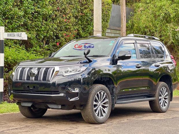 2015 Land Cruiser Black - Premium SUV with Off-Road Capability