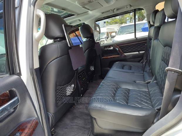 2015 Toyota Land Cruiser Silver: Luxury Off-Roading