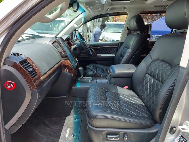 2015 Toyota Land Cruiser Silver: Luxury Off-Roading