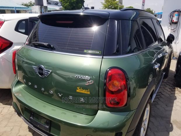 Eco-Minded 2016 Mini Cooper in Green: Style and Sustainability Combined!