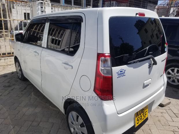 White 2014 Suzuki Wagon - Well-Maintained