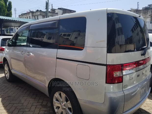 2015 Delica Mitsubishi White: Off-Road Capability & Modern Design
