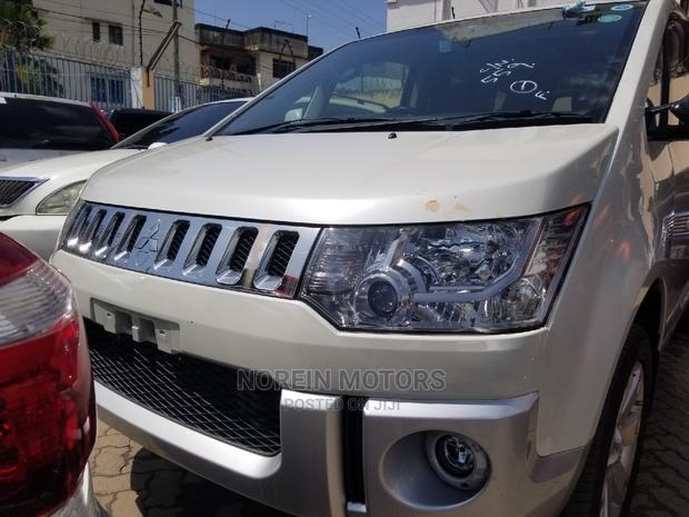 2015 Delica Mitsubishi White: Off-Road Capability & Modern Design