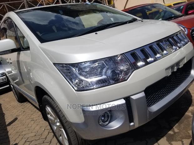 2015 Delica Mitsubishi White: Off-Road Capability & Modern Design