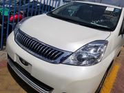 Toyota ISIS 1.8 L 4WD White 2015 - Pre-owned Car Sale for sale