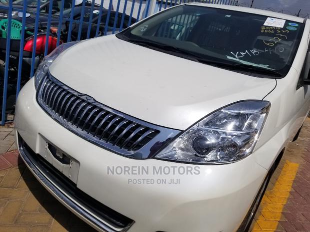Toyota ISIS 1.8 L 4WD White 2015 - Pre-owned Car Sale