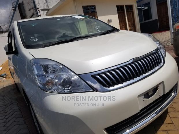 Toyota ISIS 1.8 L 4WD White 2015 - Pre-owned Car Sale