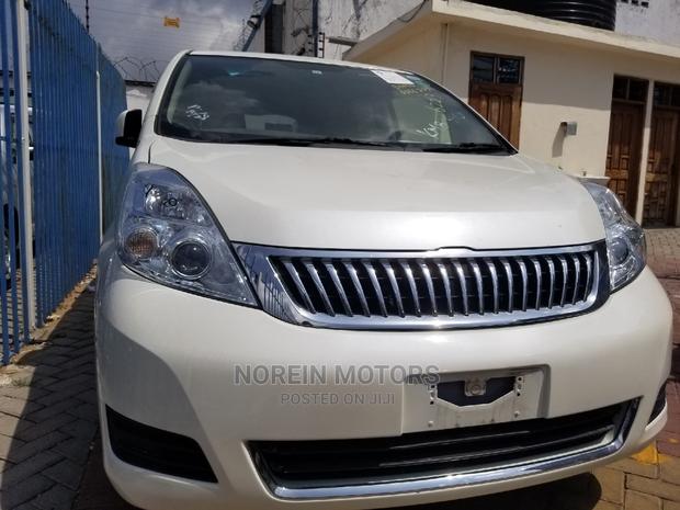 Toyota ISIS 1.8 L 4WD White 2015 - Pre-owned Car Sale
