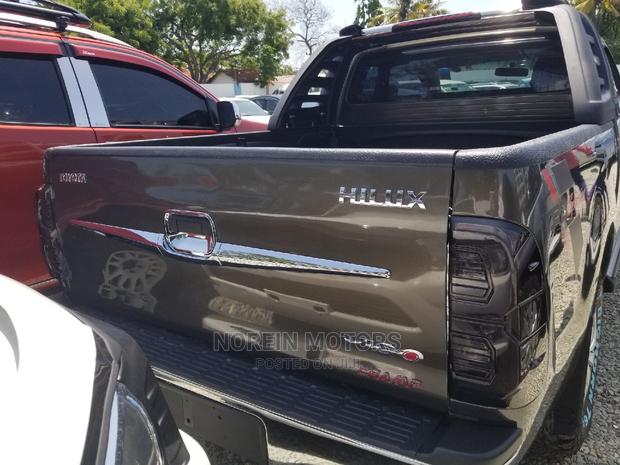 2015 Toyota Hilux SR 4x4 Gray - Used Off-Road Adventure Vehicle