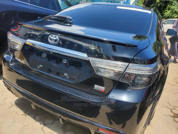 Matt Black 2015 Toyota Mark X: A Perfect Blend of Style and Power