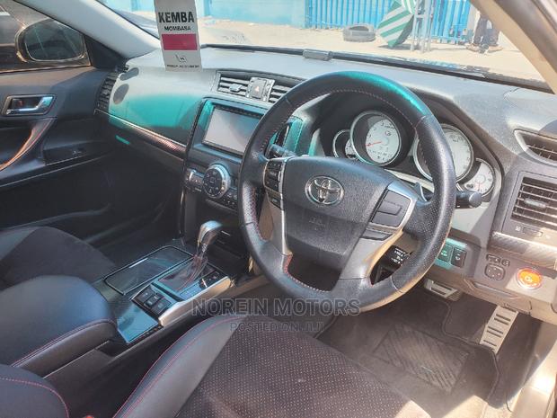 Matt Black 2015 Toyota Mark X: A Perfect Blend of Style and Power