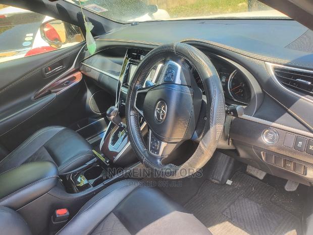 2014 Toyota Harrier Off-White: Sophisticated and Modern