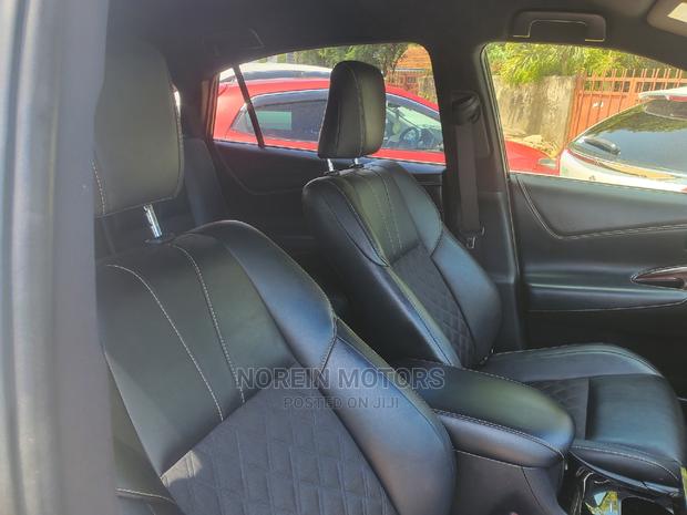2014 Toyota Harrier Off-White: Sophisticated and Modern